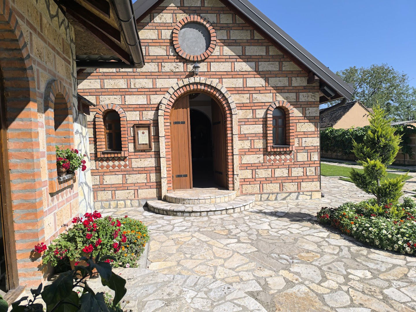 Манастир (Катакомба) Светог краља Милутина