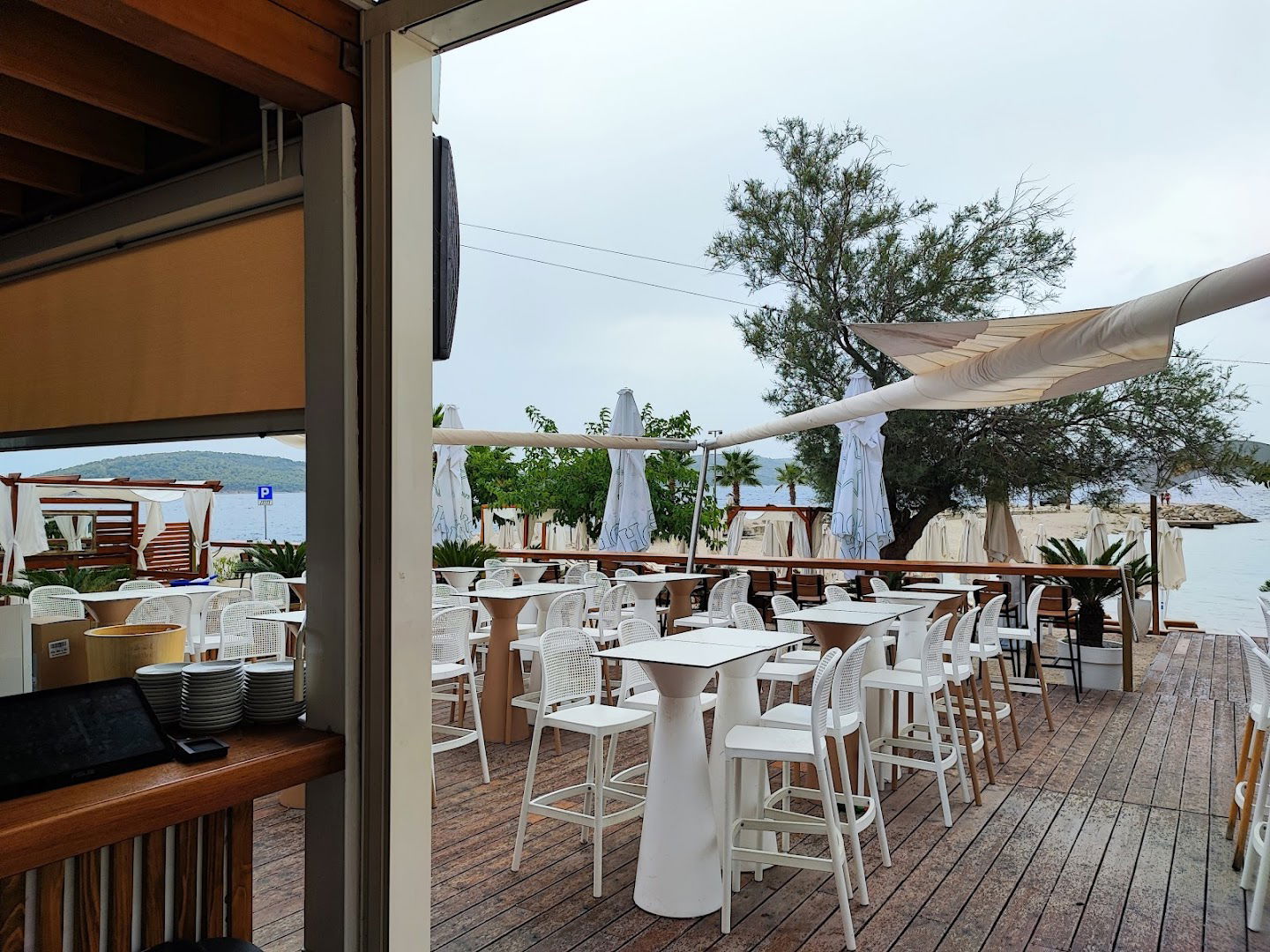 Joe's Beach Lounge & Bar