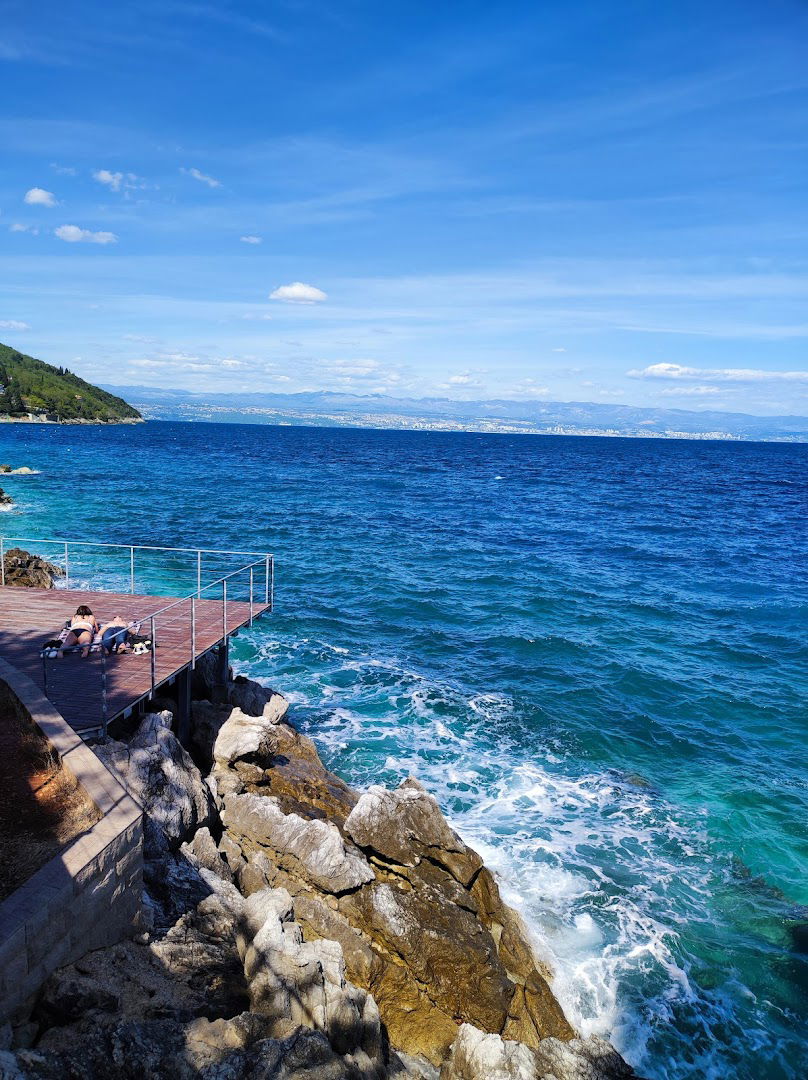 Dee's House and Pool