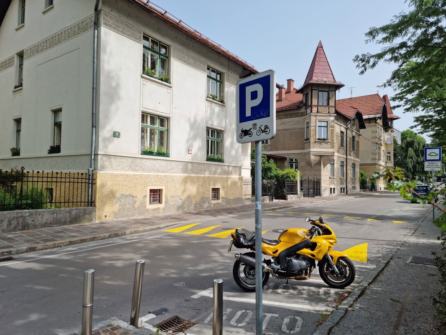 Moto Parkirišče Gruberjevo nabrežje