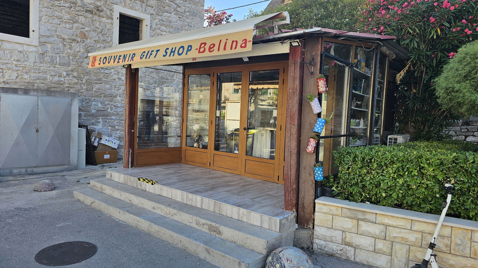 Souvenir gift shop Belina