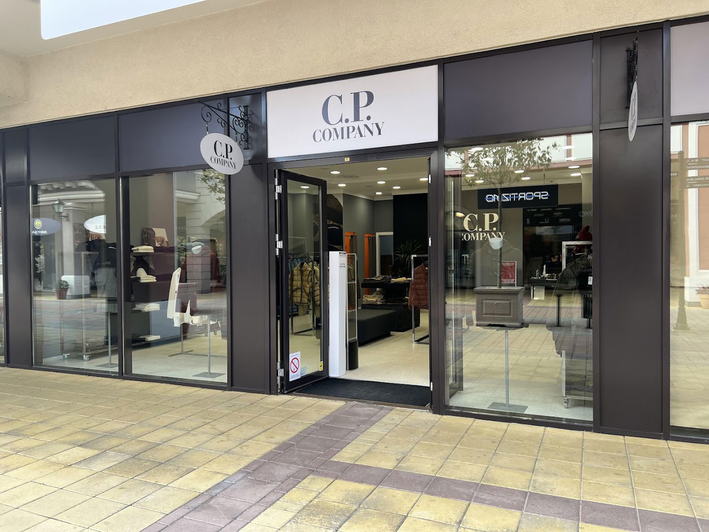 C.P. Company outlet Inđija