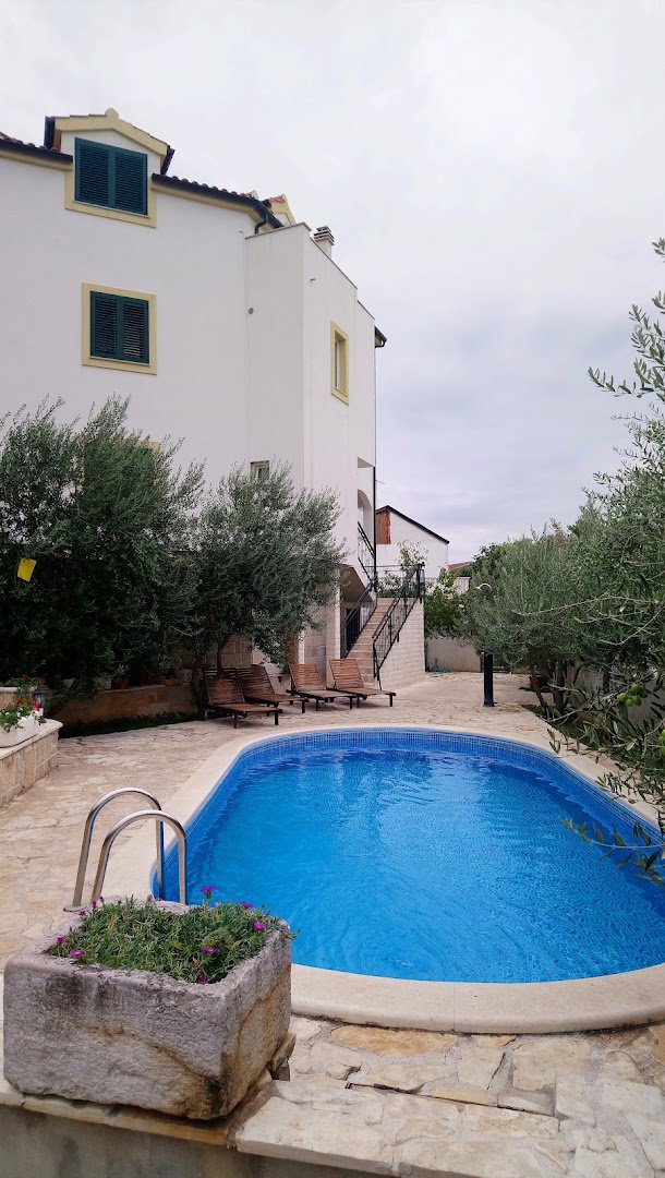 Villa Ruža s bazenem