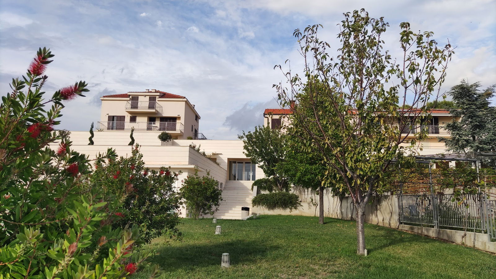 Duhovni centar Oaza Sv. Marije Krucifikse - Samostan