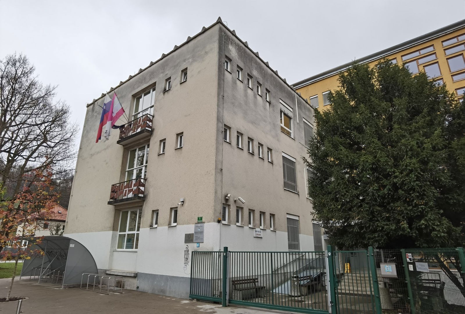 Srednja šola za farmacijo, kozmetiko in zdravstvo