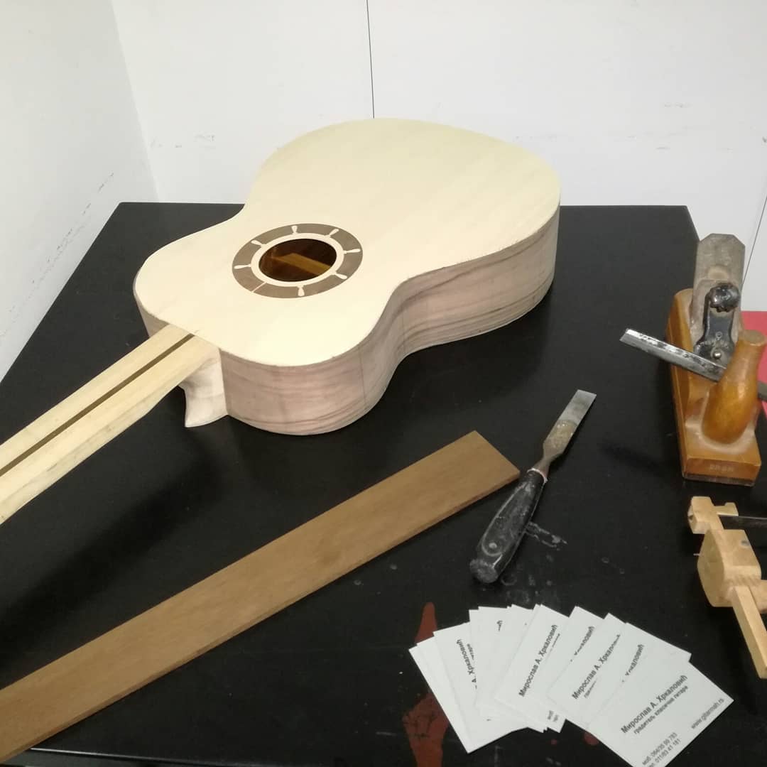 Graditelj klasicnih gitara Hrkalovic