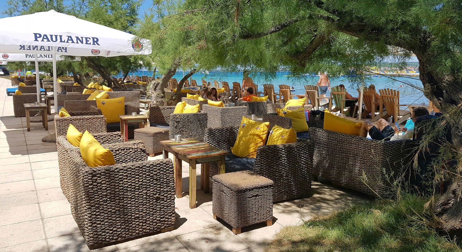 Famous Beach Bar & Grill