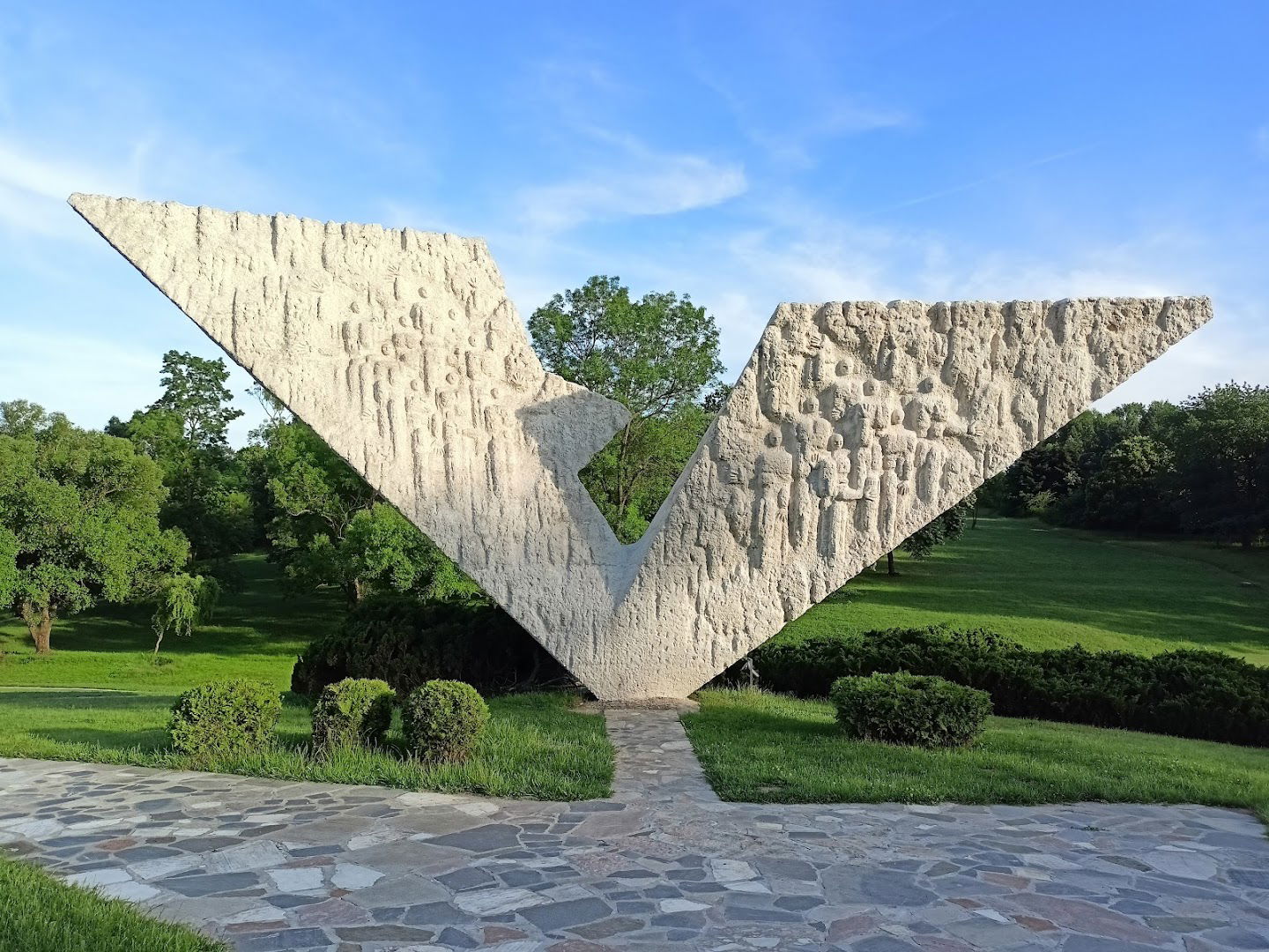 Споменик стрељаним ђацима и родољубима "V/3"