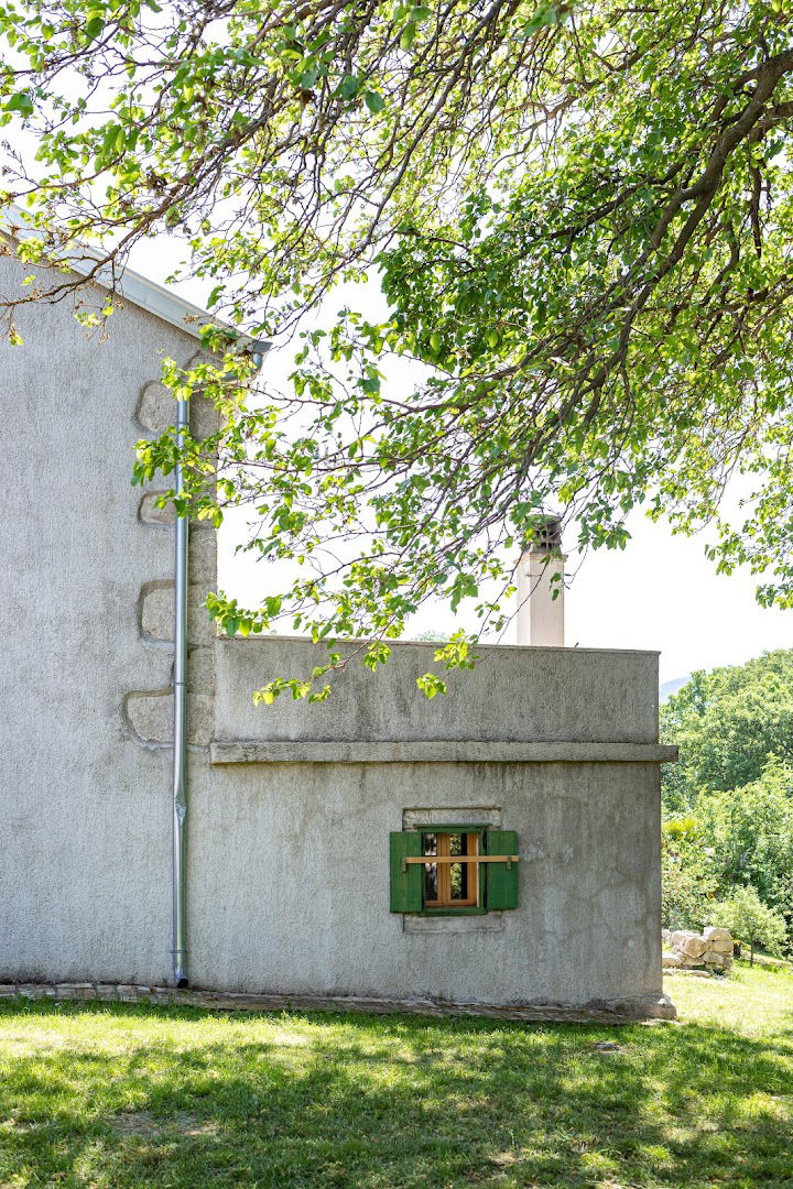 Lupa, house for rest