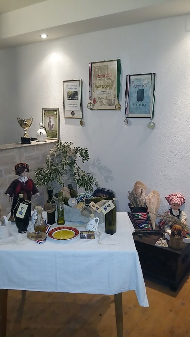 Croatiaexclusive Nekretnine/Konoba kod veselog Stipe-Kušaona ulja Zlatne kapi