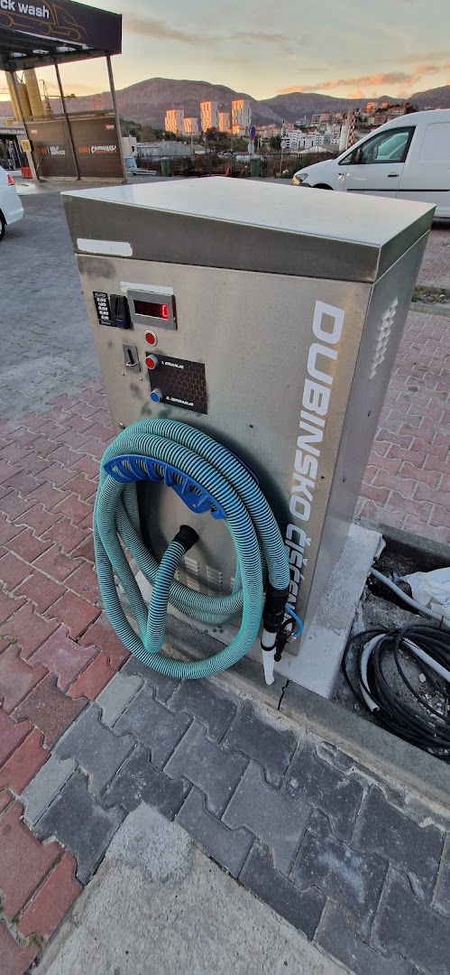 Samoposlužno dubinsko pranje unutrašnjosti automobila