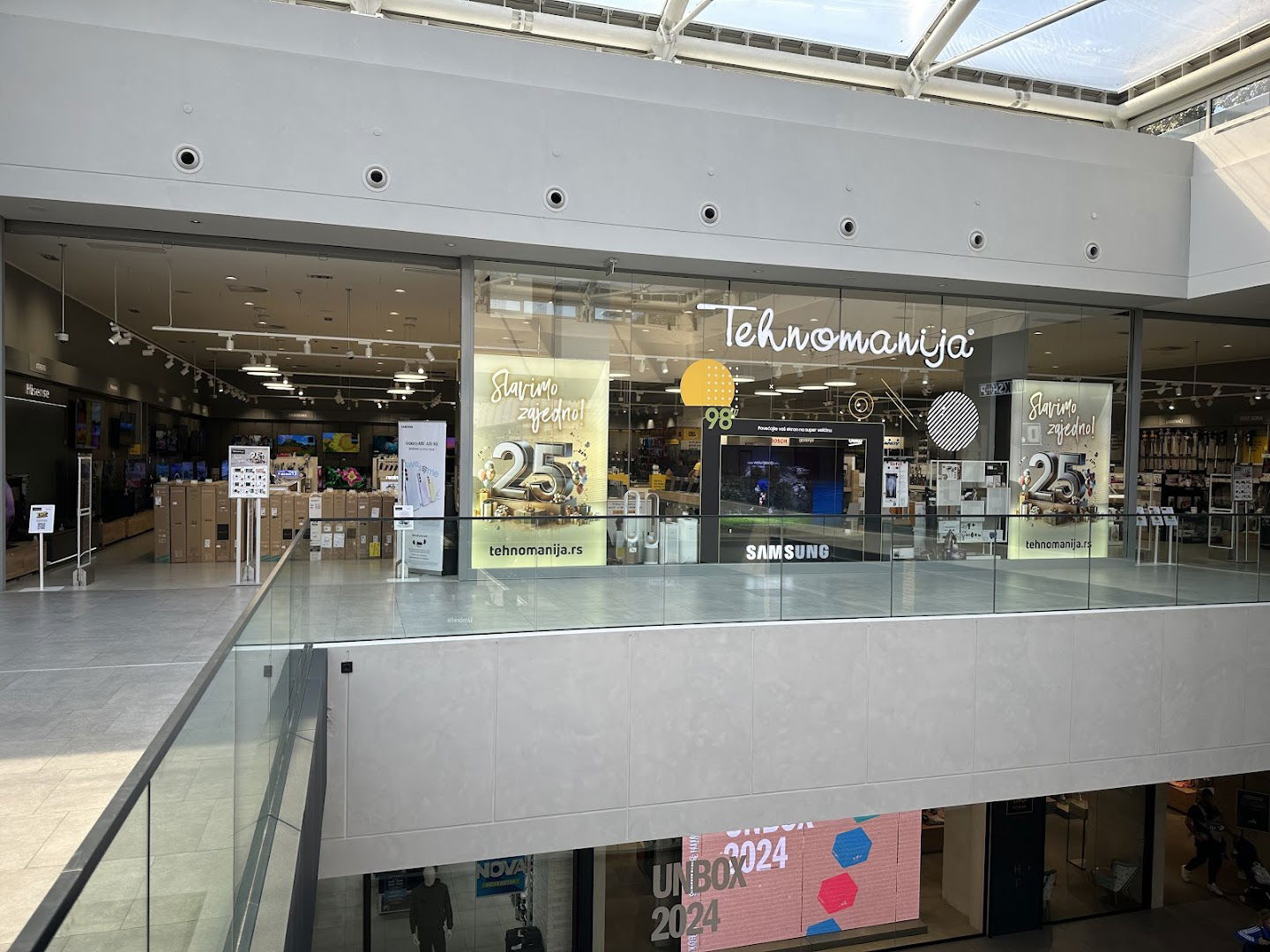 Mobile Outfitters Galerija