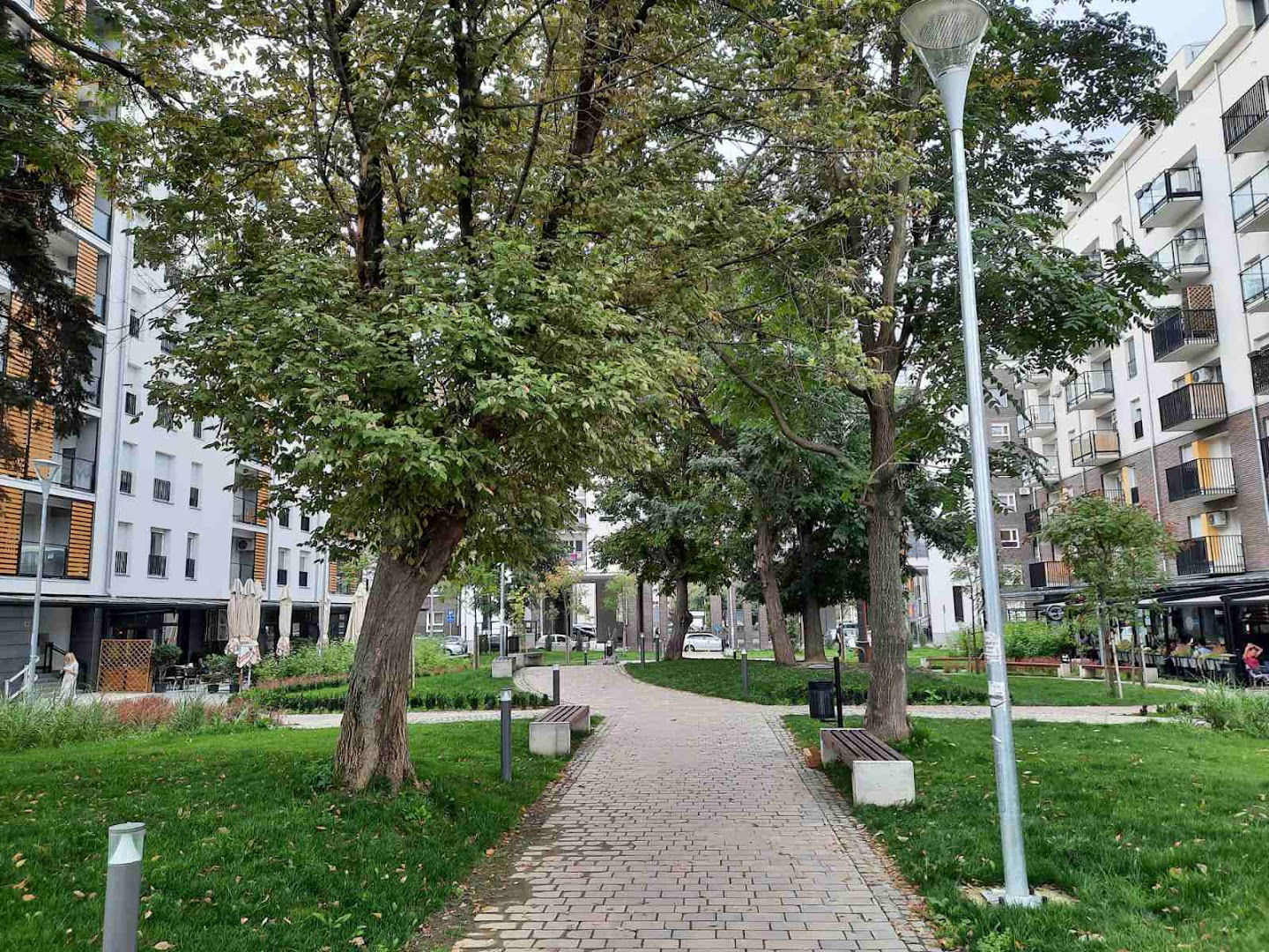 Трг "Земунске капије"