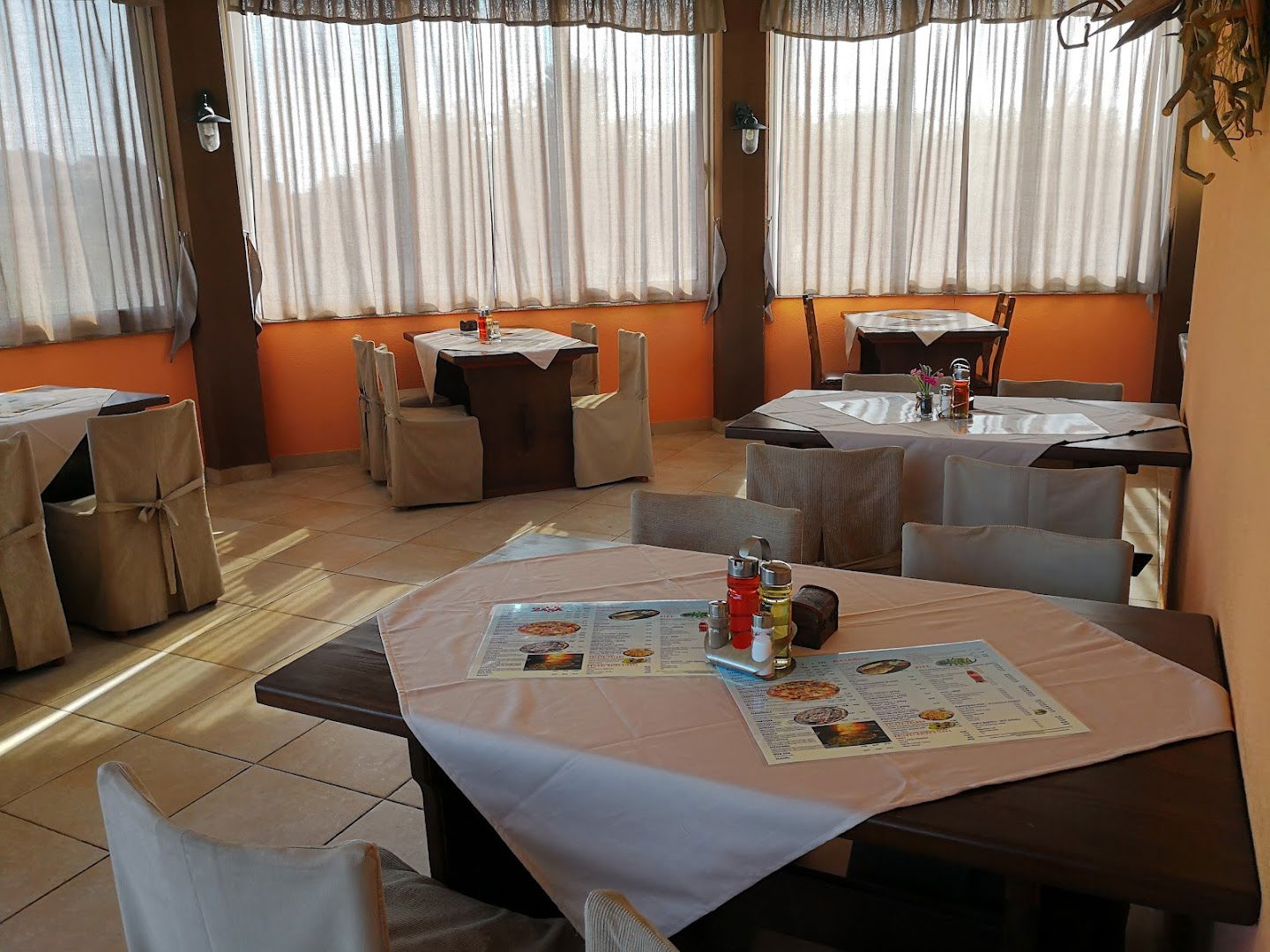 Pizzeria Pečenjara Dva Asa (Pizza / grill / dostava)