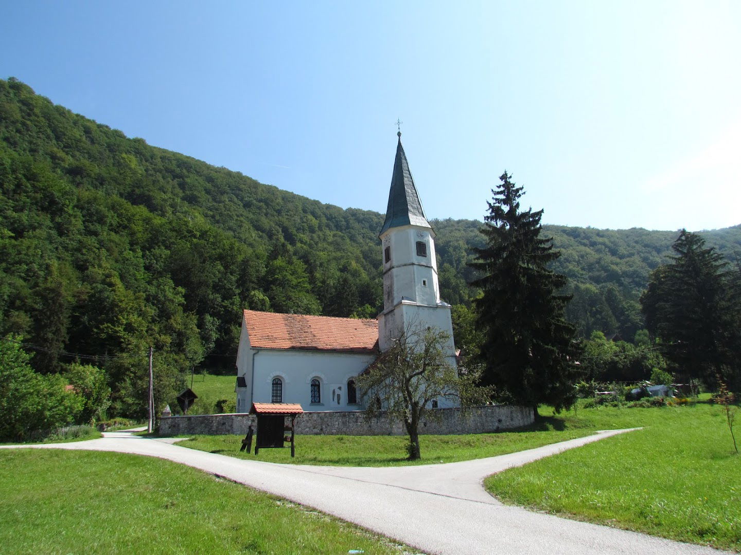 CERKEV BREZMADEŽNEGA SPOČETJA DEVICE MARIJE