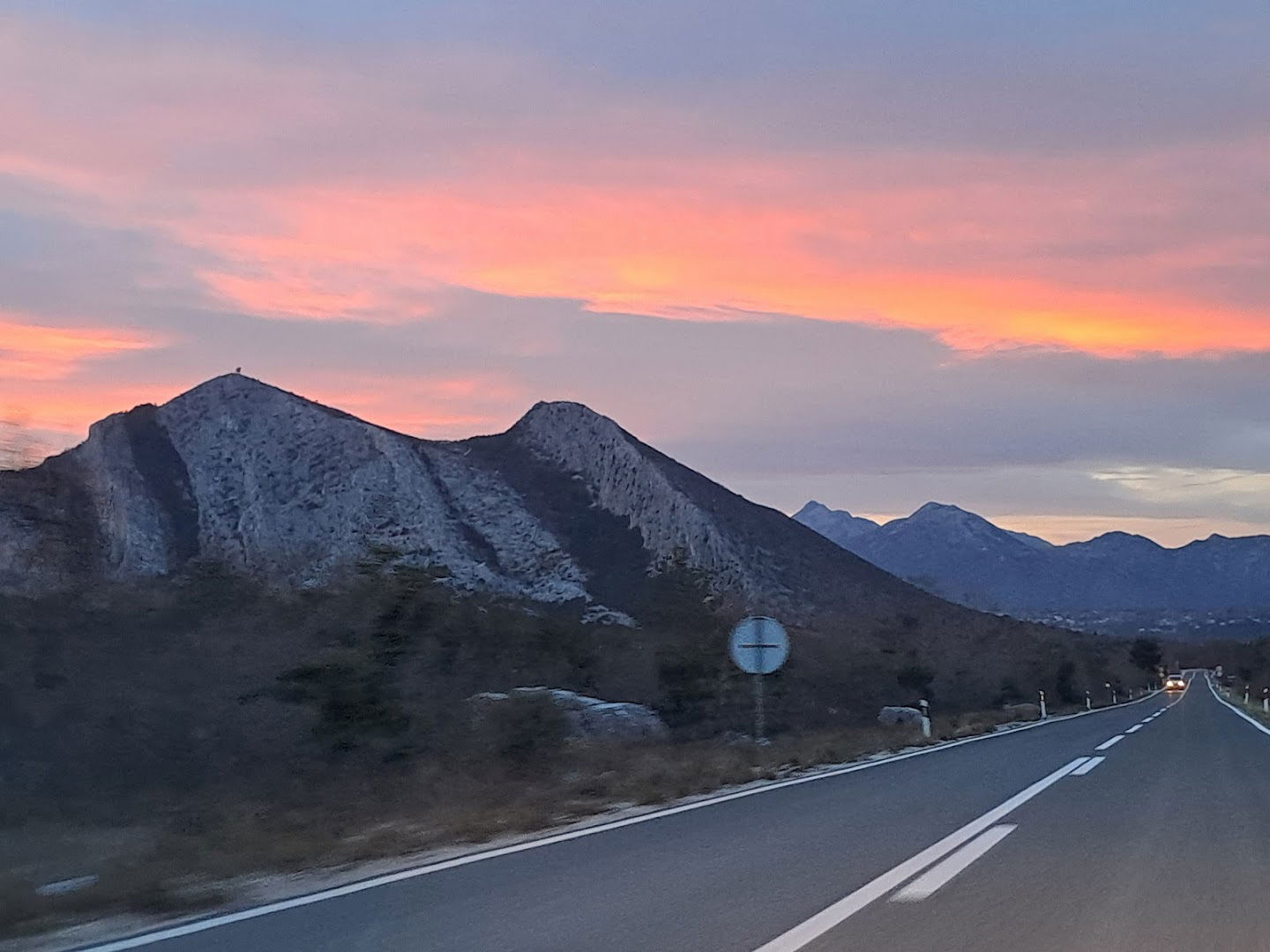 Gornja Brela, Naret cemetery