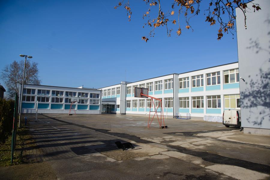 Гимназија y Обреновцу