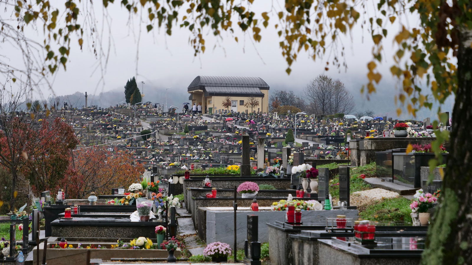 Sveti Petar Mrežnički cemetery