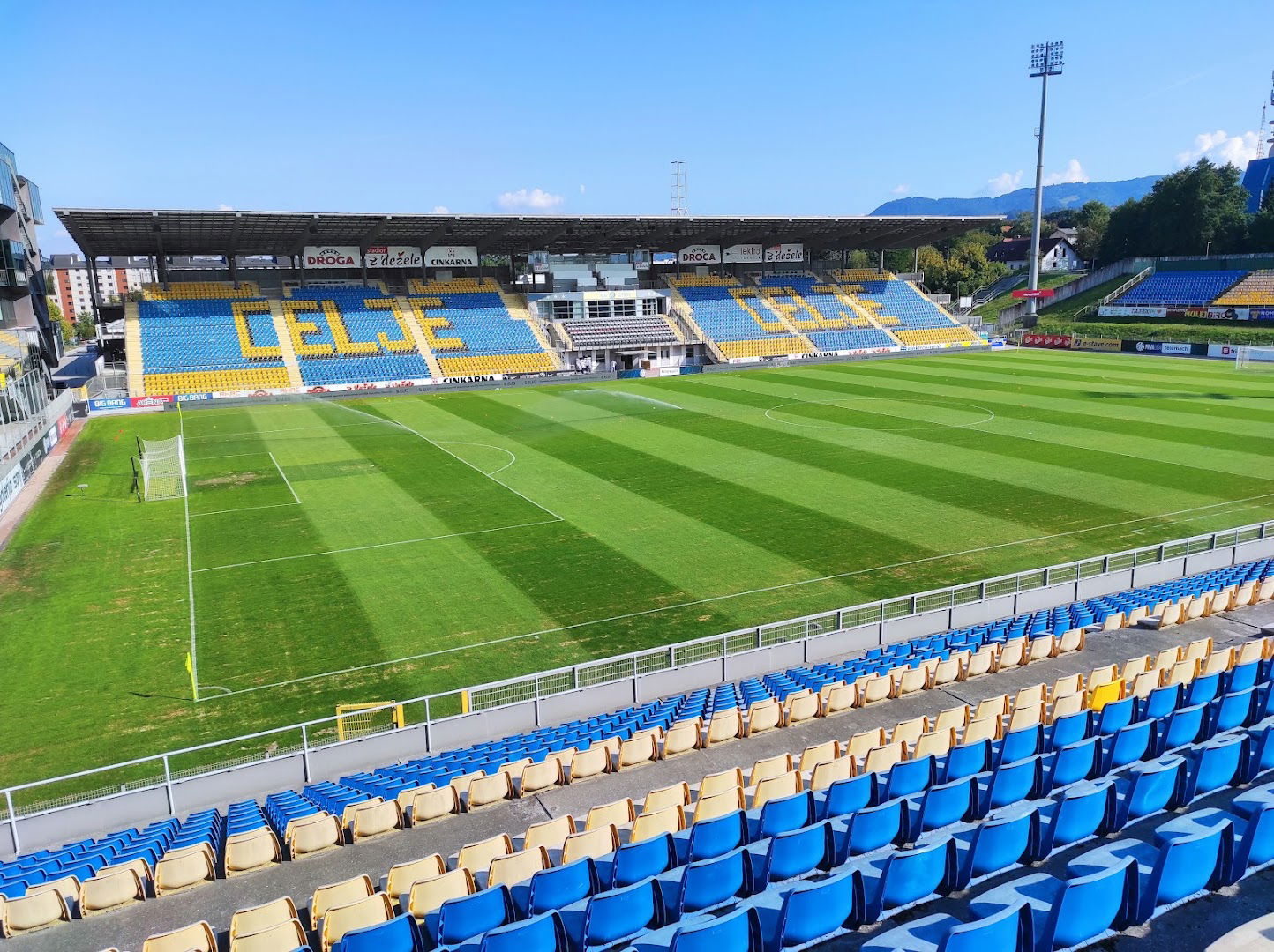 Z'dežele Stadium