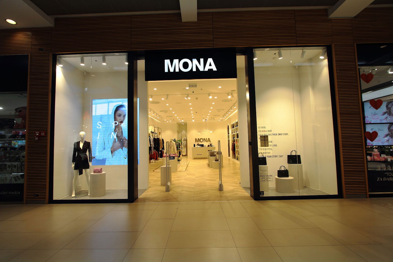 Mona Fashion - Avenue Mall Zagreb