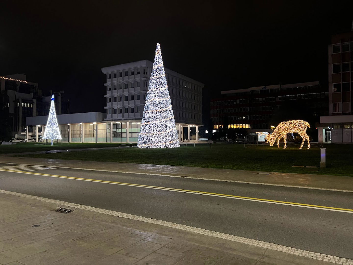 Adriacommerce, financiranje, ustanavljanje in upravljanje podjetij, d.d.