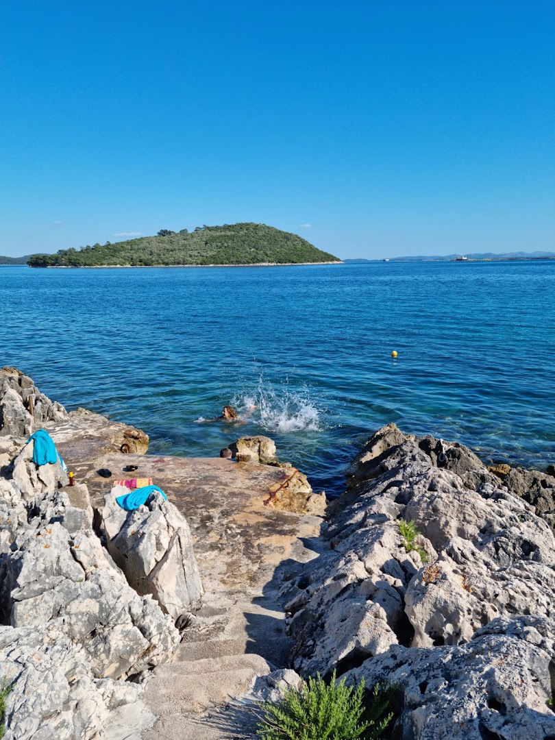 Robinzonski turizam Bella