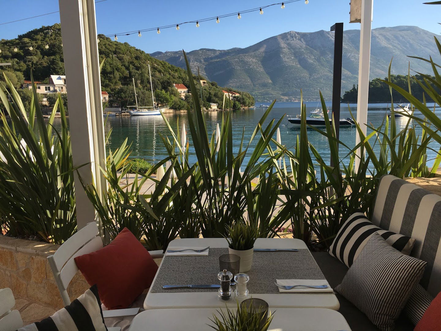 Mimi's Bistro, Beach Club, Bar and Lounge