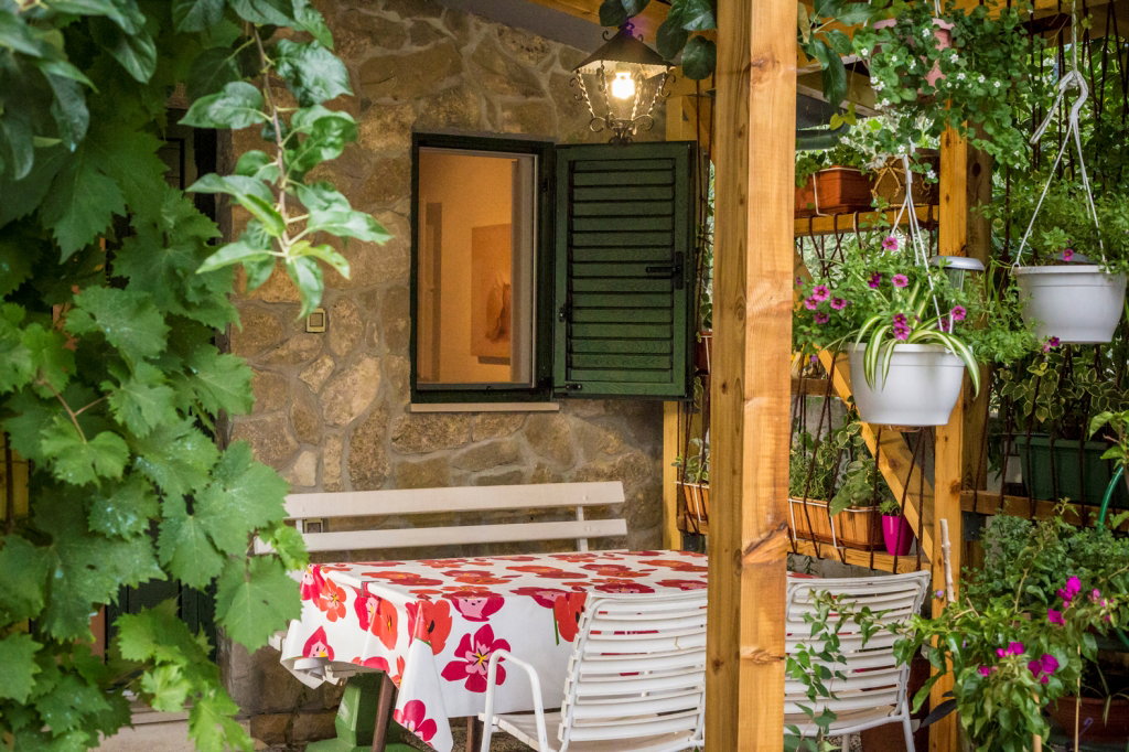 Apartments Brodarica Gaj