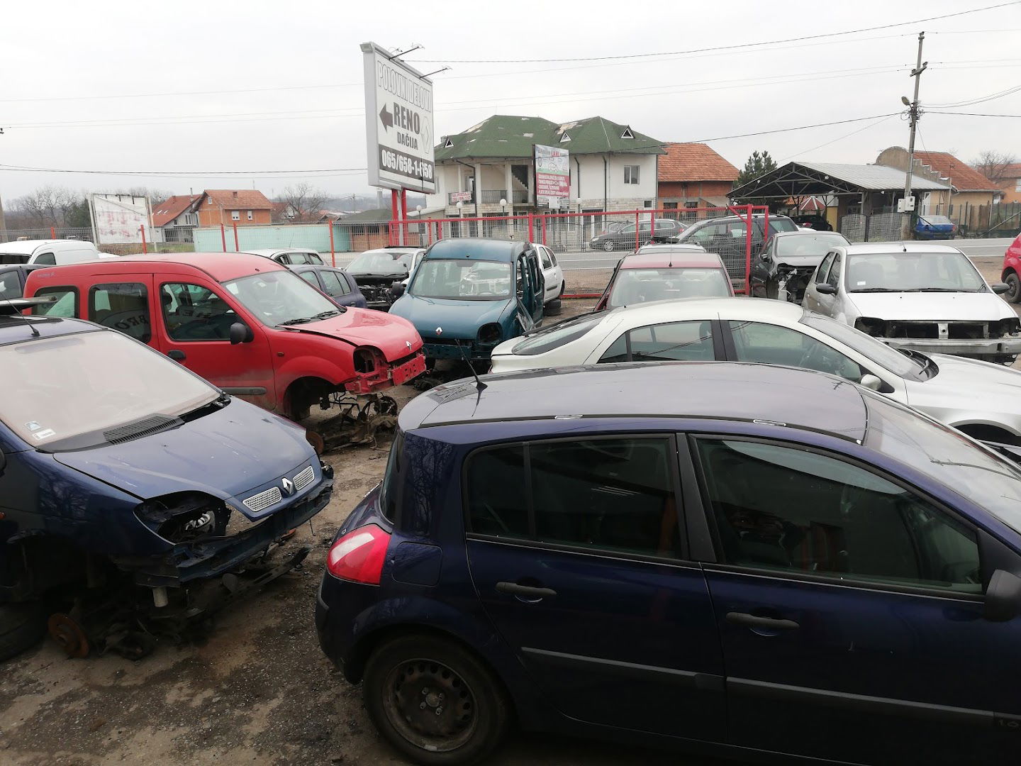 RENAULT POLOVNI DELOVI