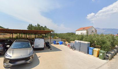 Parking for Popic Winery