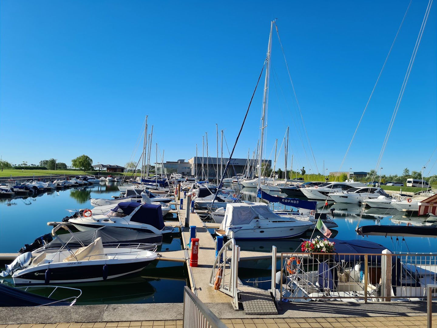 CRANCHI YACHTS - Darsena Bellagio & Centro Refitting