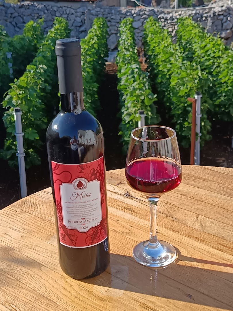 Wine shop Macukin 27