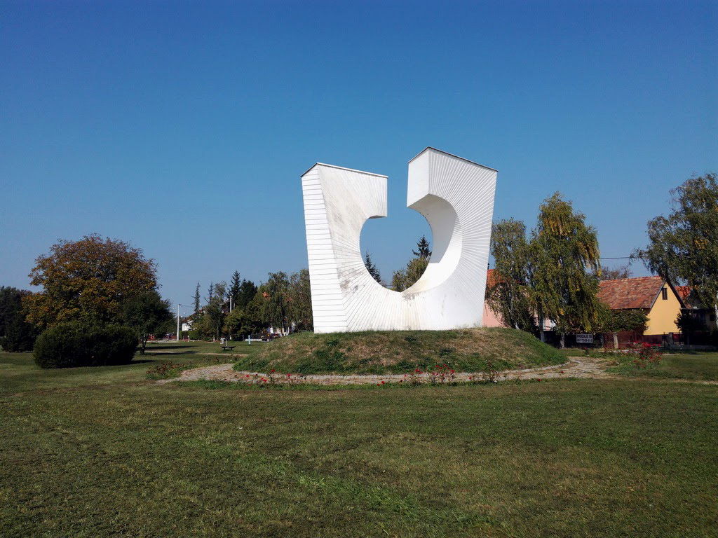 Monument to fallen defenders