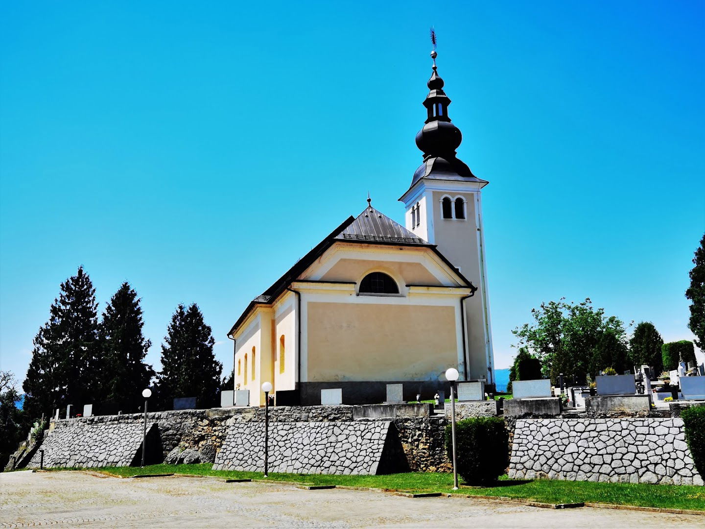 Cerkev Marijinega rojstva v Vojni vasi