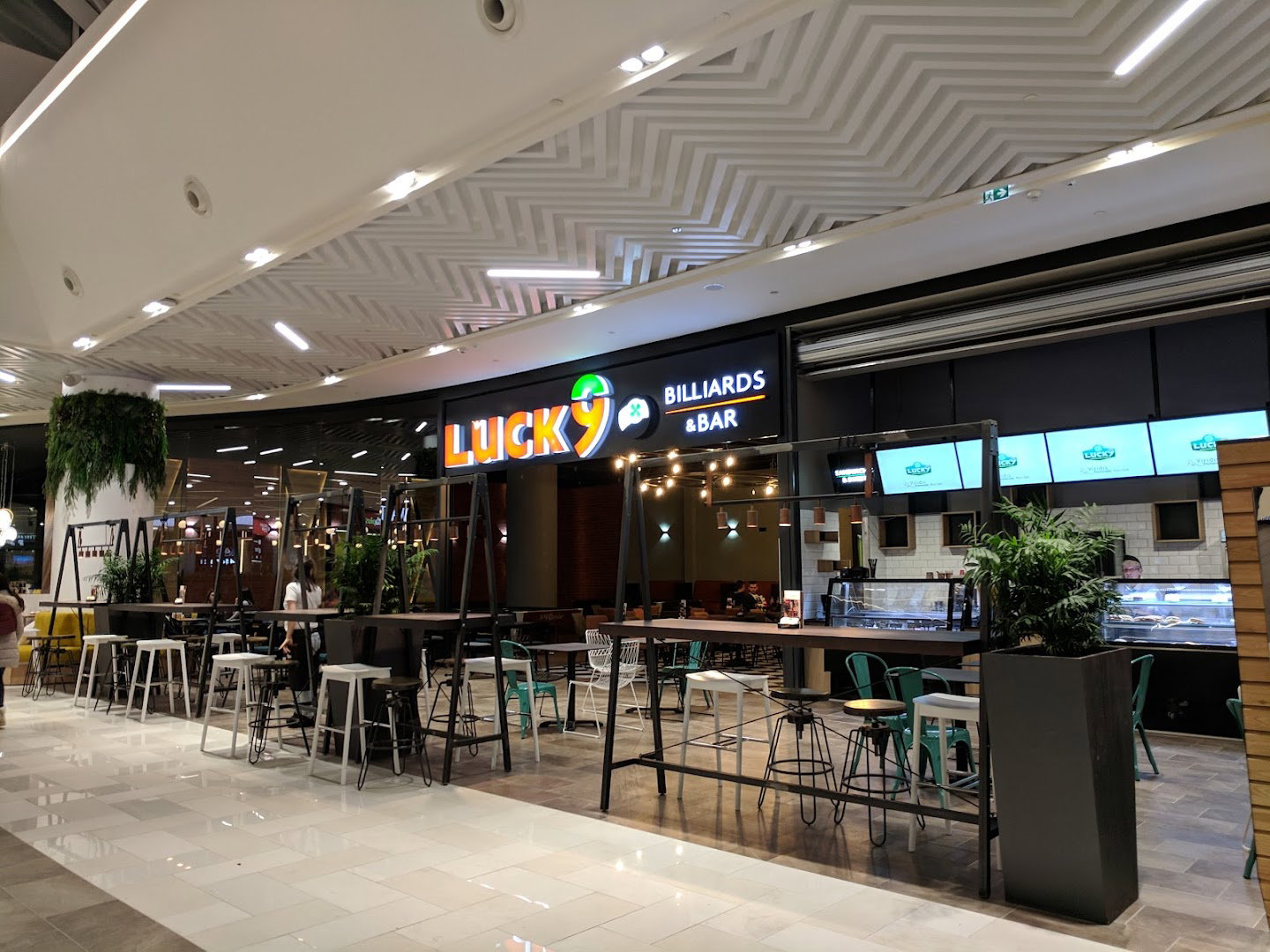 Lucky 9 Billiard & Bar Promenada