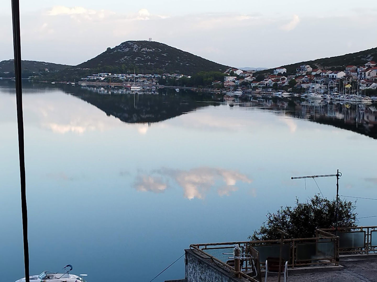 Seaview Apartment in Tisno EVA