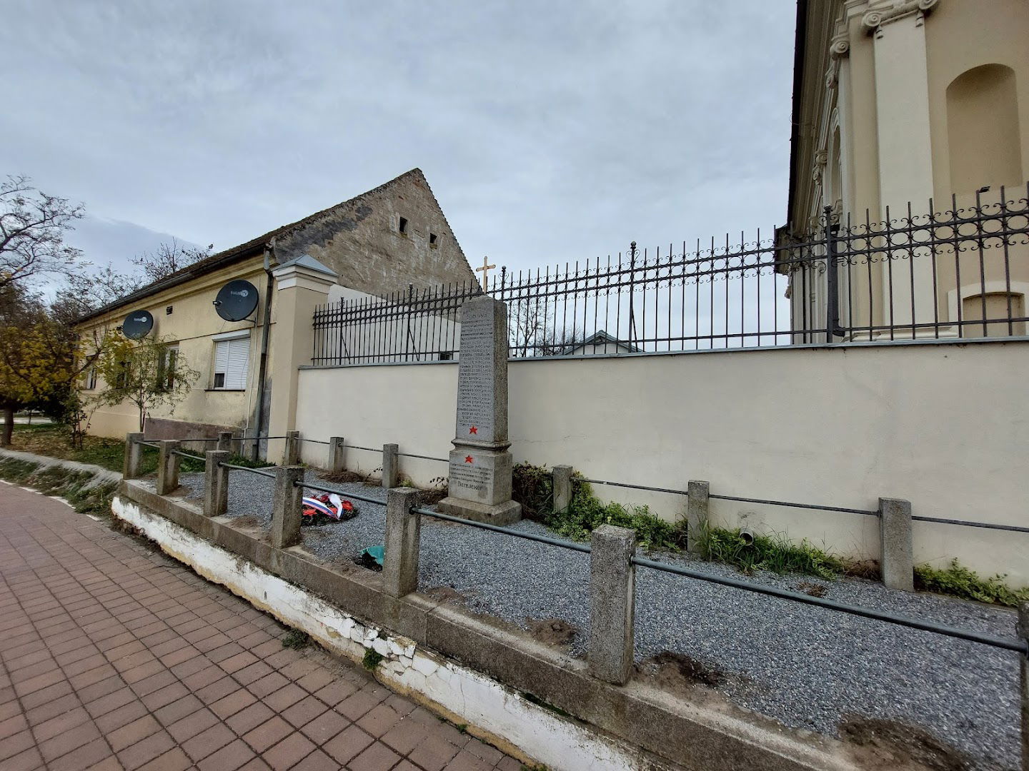 Spomenik palim borcima