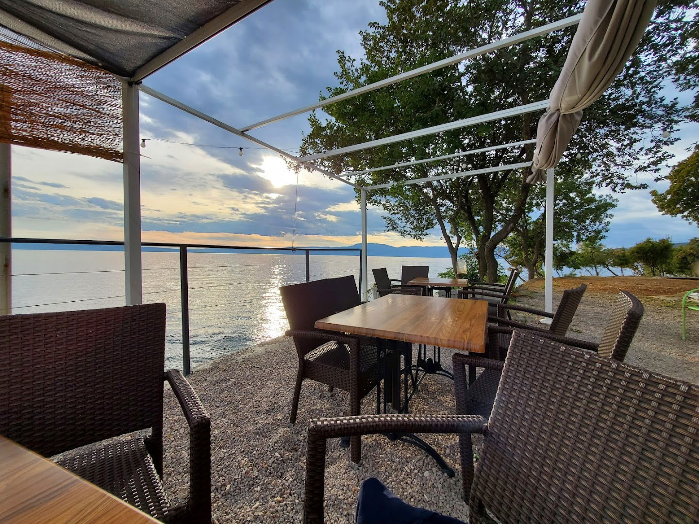 Sambuca Beach Bar & Grill - U.O. Mina