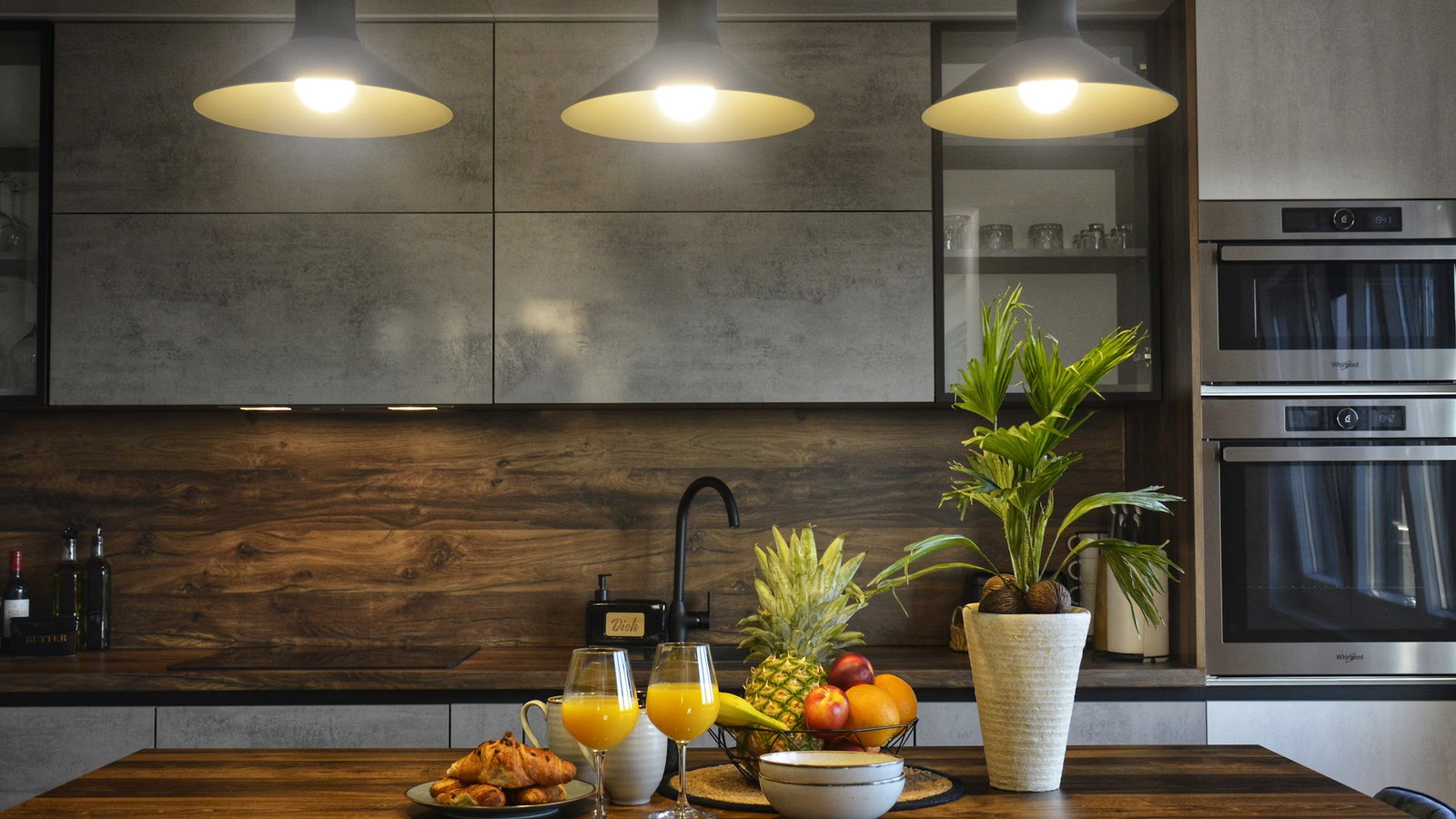 Apartment Skyline Retreat