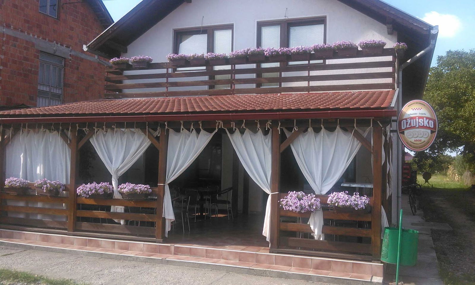 Caffe Bar & Rooms Buga