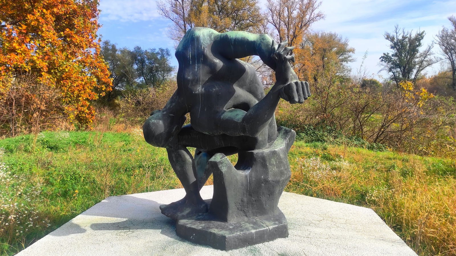 Monument to shot patriots