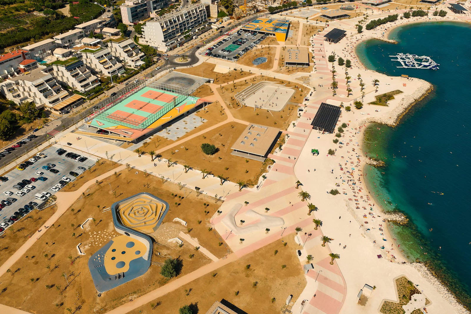 Urban Nook - Deluxe apartment with private heated pool