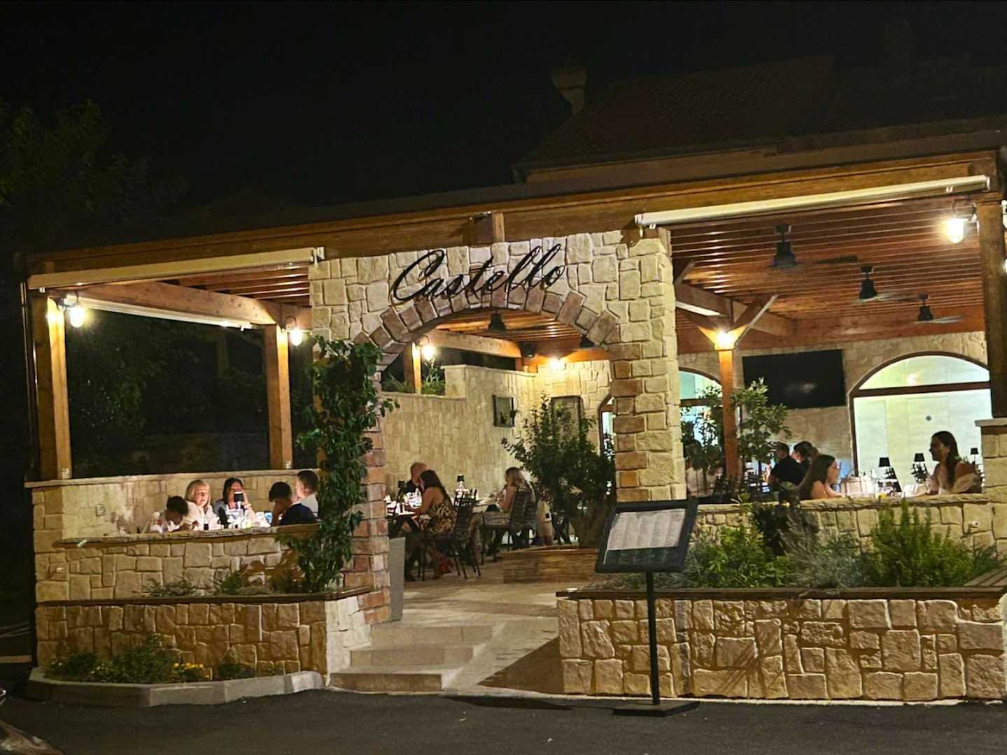 Cuisine & wine bar “Castello”