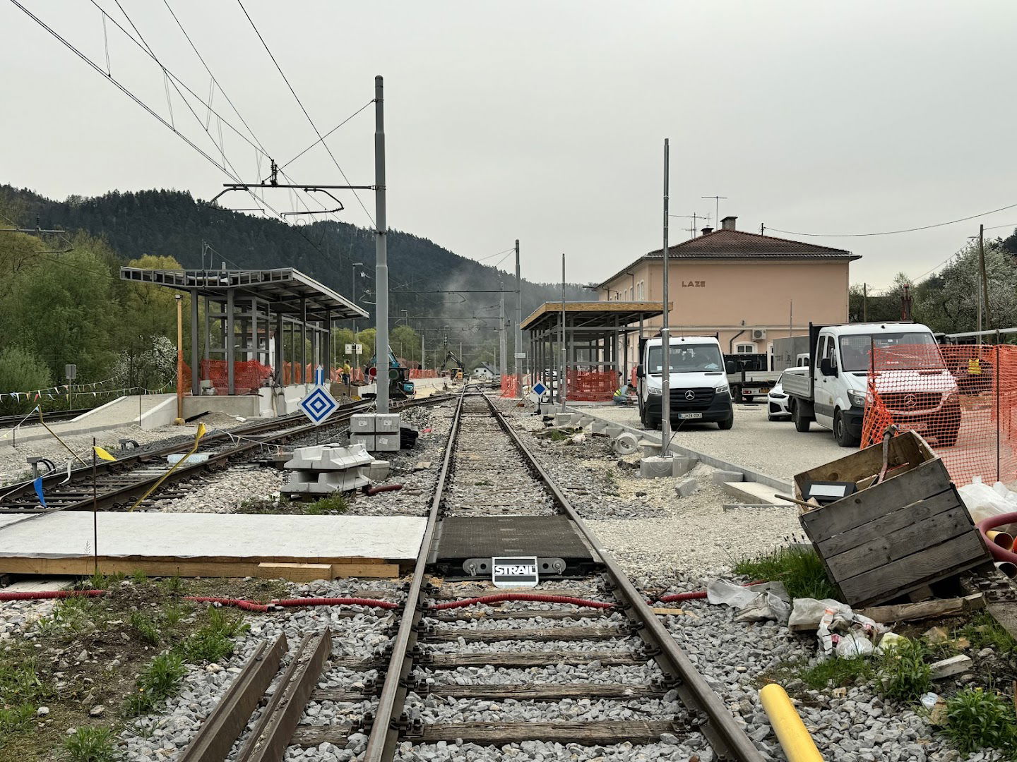 Železniška postaja Laze