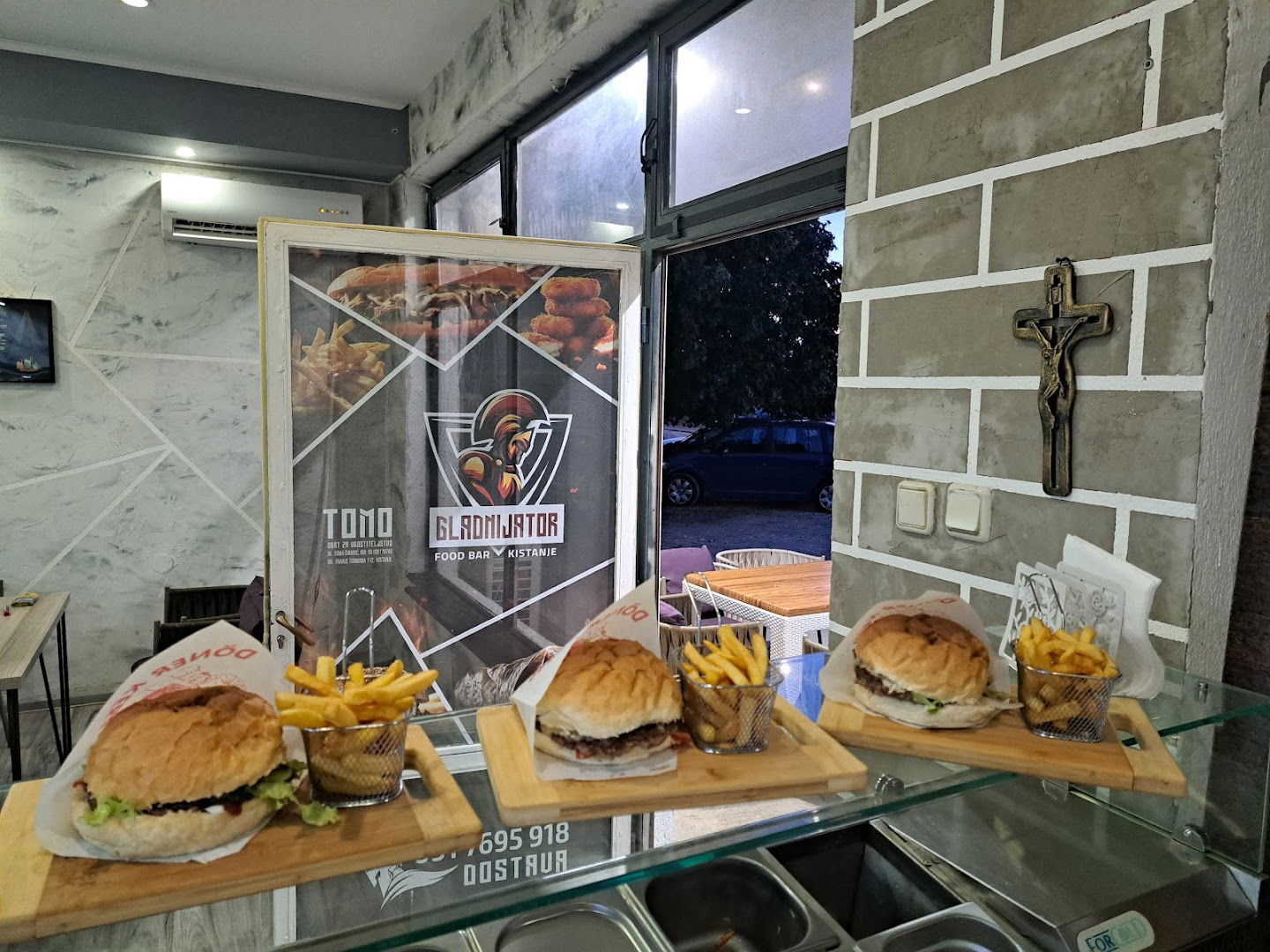 Food bar "GLADNIJATOR"