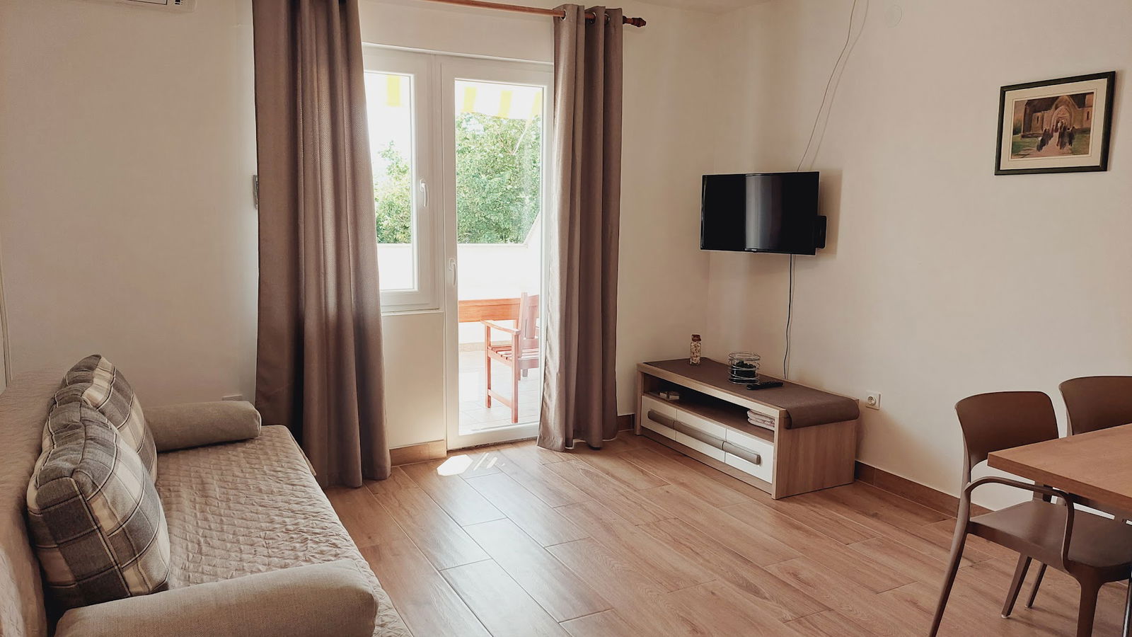 Apartments Nikola Caska