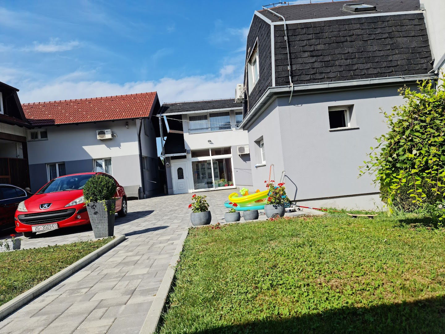 Obiteljski dom za starije i nemoćne osobe