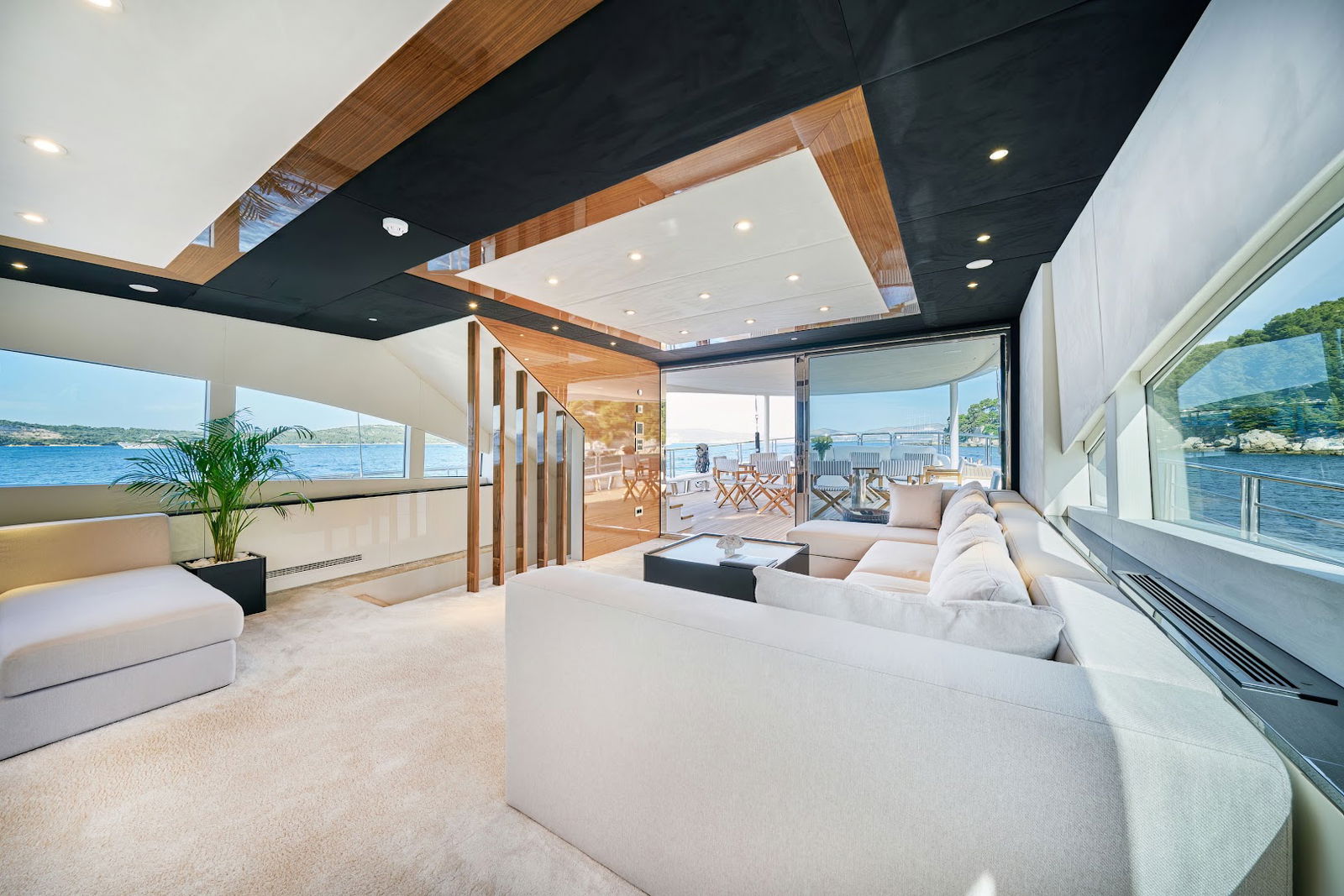 Dubrovnik Charter – Yacht & VanDutch 32 Boat Rental