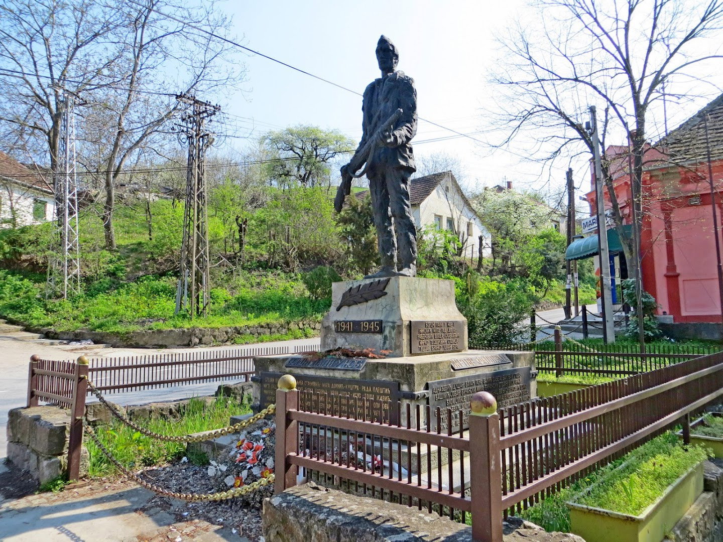 Spomenik palim borcima NOB