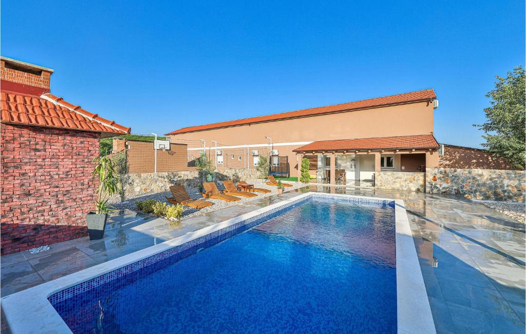 Beautiful home in Ugljane with Outdoor swimming pool, WiFi and 5 Bedrooms